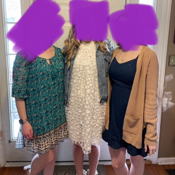 Flower embossed halter dress - Picture 3 of 3